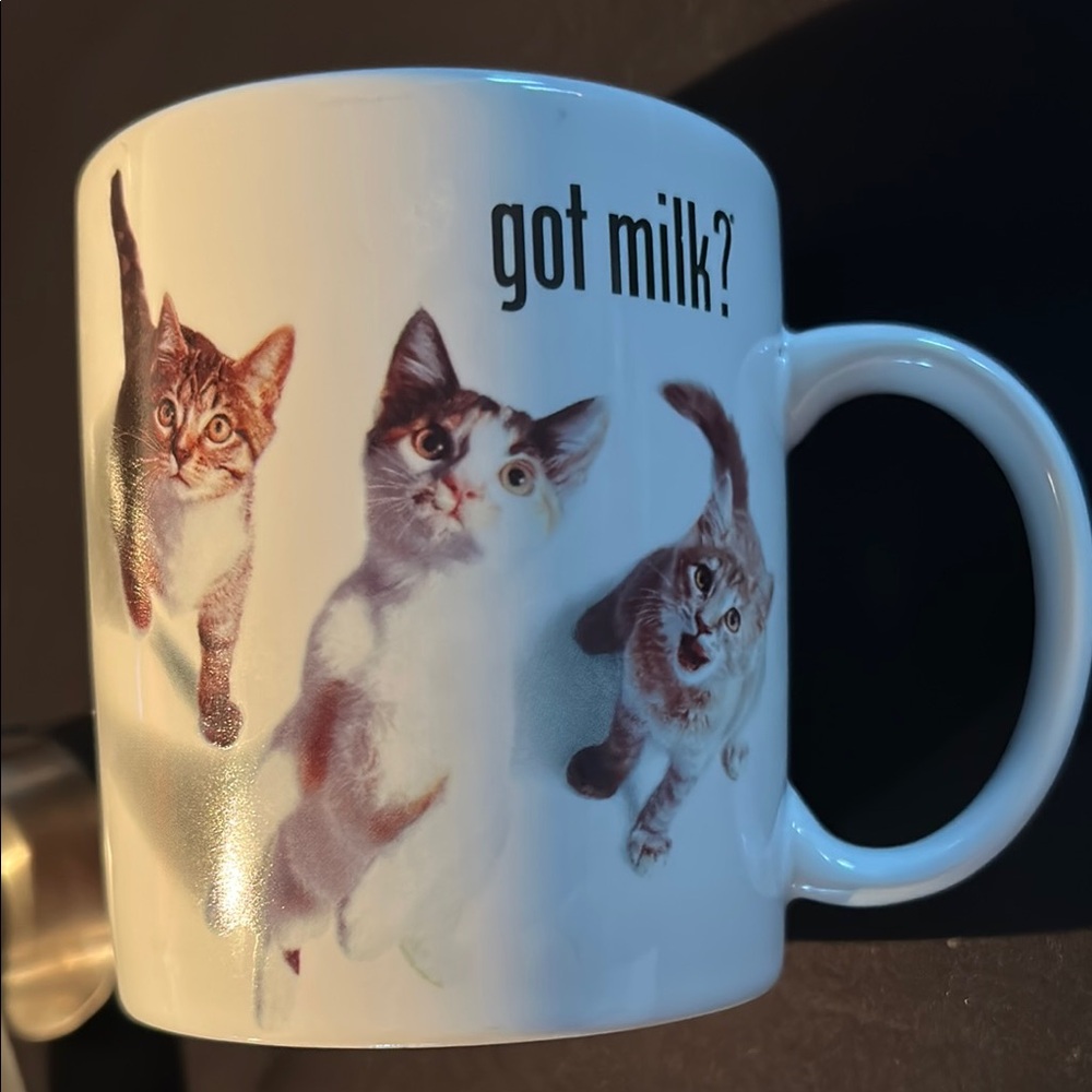 Charming White Mug with 3 Cats Designs - Picture 4 of 4
